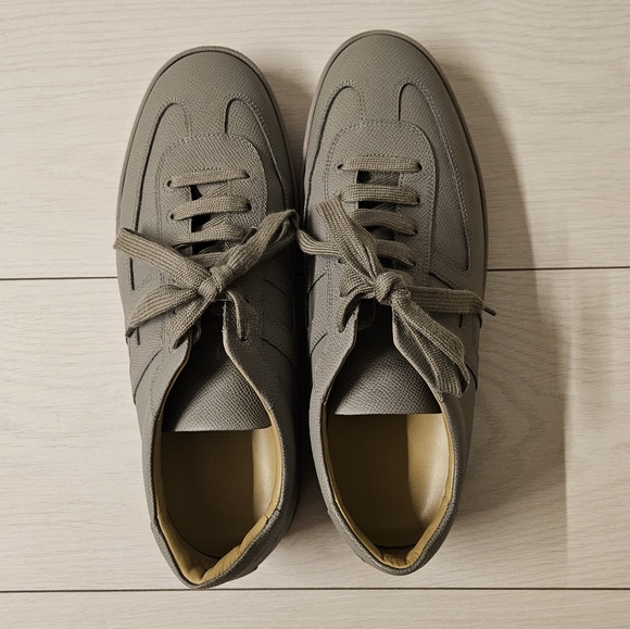 [SOLD] Hermes men's boomerang sneakers - Picture 4 of 13